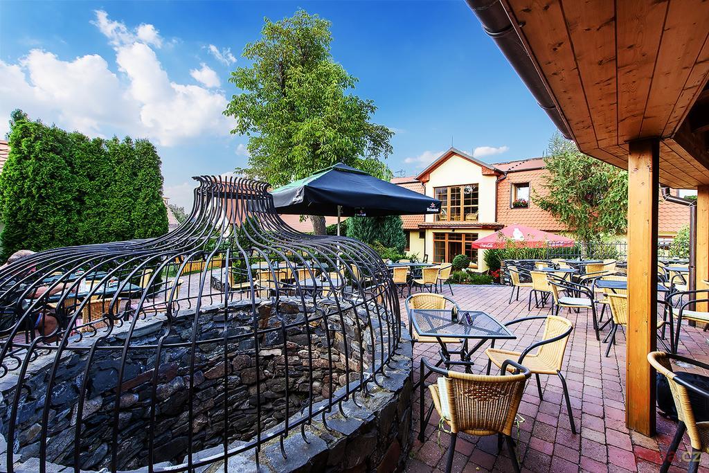Restaurace A Penzion U Palecku Skuteč Kültér fotó