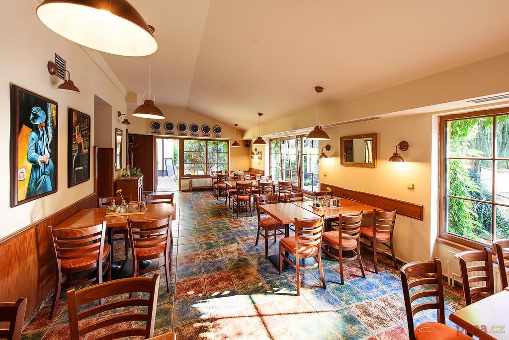 Restaurace A Penzion U Palecku Skuteč Kültér fotó